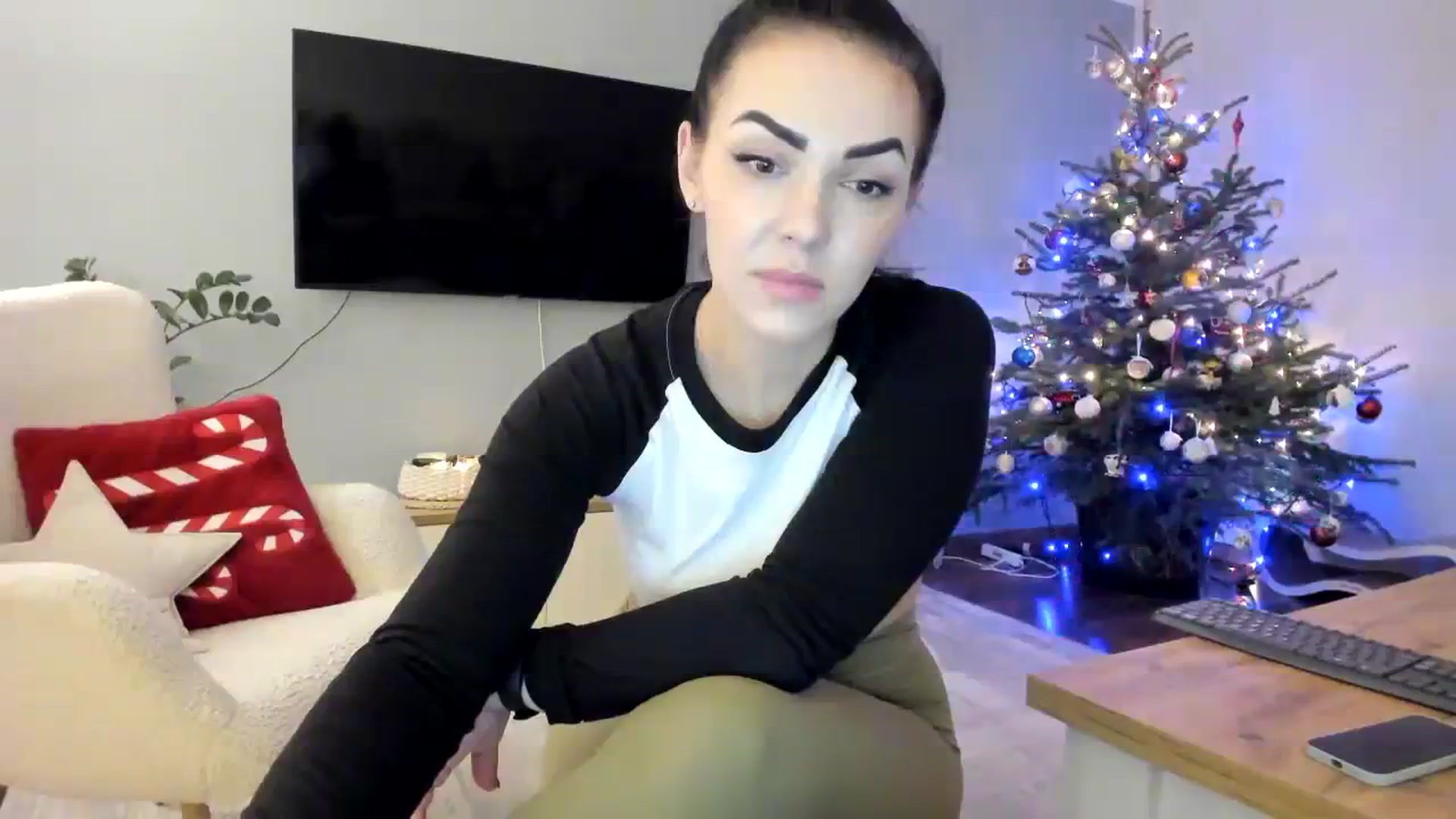 Gallery image thumbnail from MissNelly_'s myfreecams stream on, 01/14/2024, 21:23 image 9 of 20