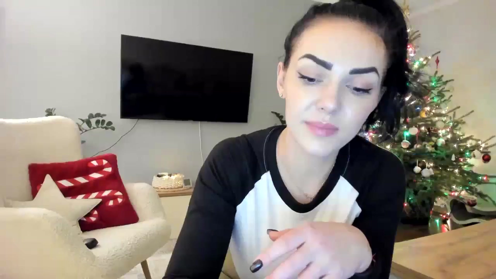 Gallery image thumbnail from MissNelly_'s myfreecams stream on, 01/14/2024, 21:23 image 5 of 20