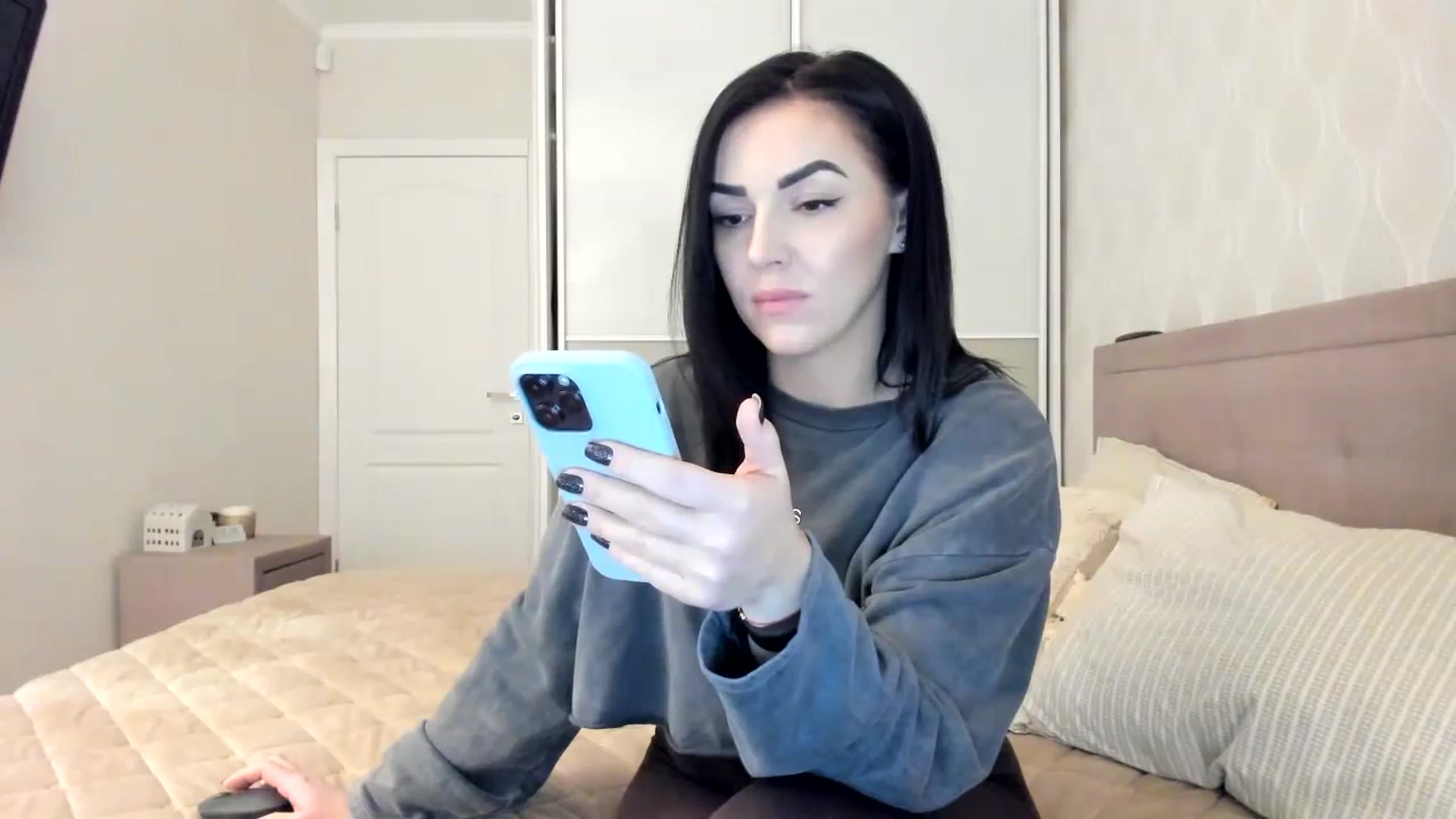 Gallery image thumbnail from MissNelly_'s myfreecams stream on, 01/24/2024, 14:00 image 6 of 20