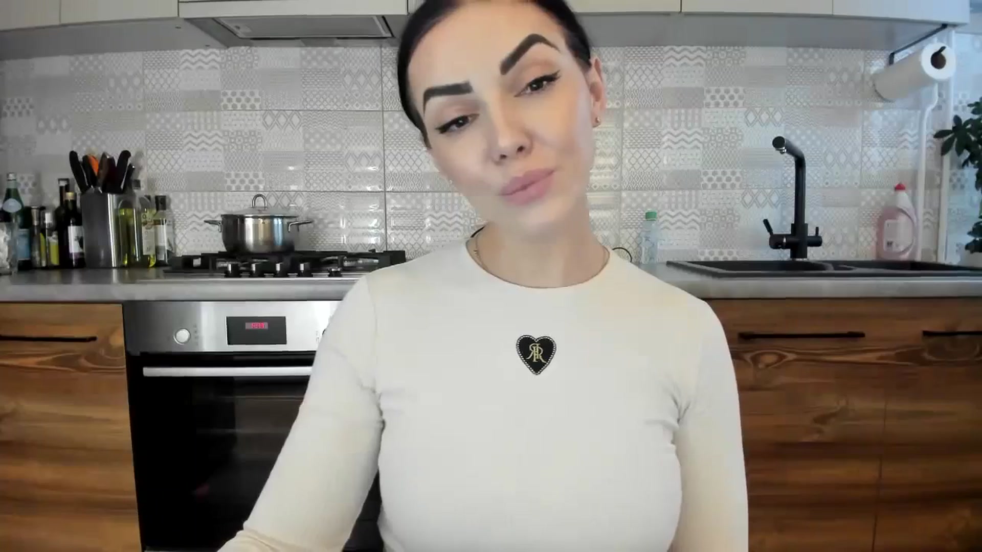 Gallery image thumbnail from MissNelly_'s myfreecams stream on, 02/13/2024, 13:34 image 7 of 20