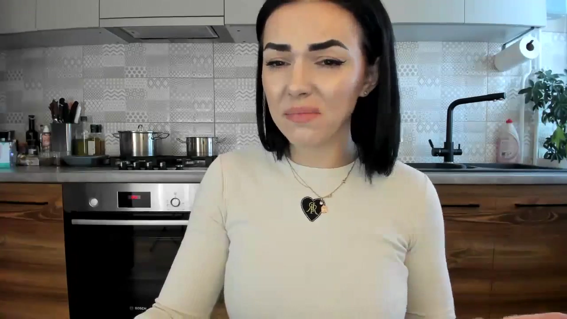Gallery image thumbnail from MissNelly_'s myfreecams stream on, 02/19/2024, 11:40 image 12 of 20