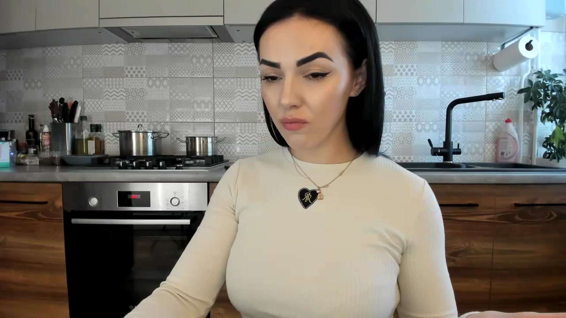 Gallery image thumbnail from MissNelly_'s myfreecams stream on, 02/19/2024, 11:40 image 7 of 20