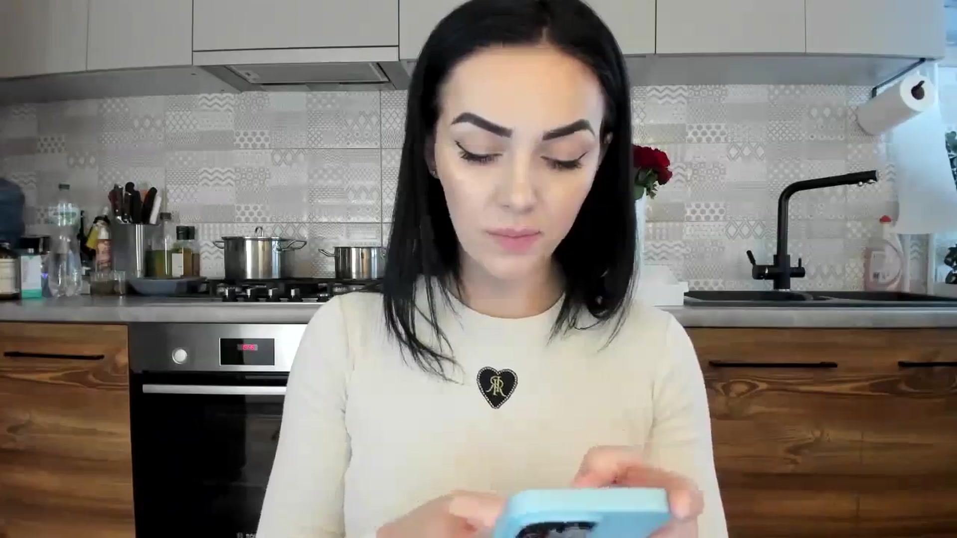 Gallery image thumbnail from MissNelly_'s myfreecams stream on, 02/19/2024, 14:24 image 13 of 20