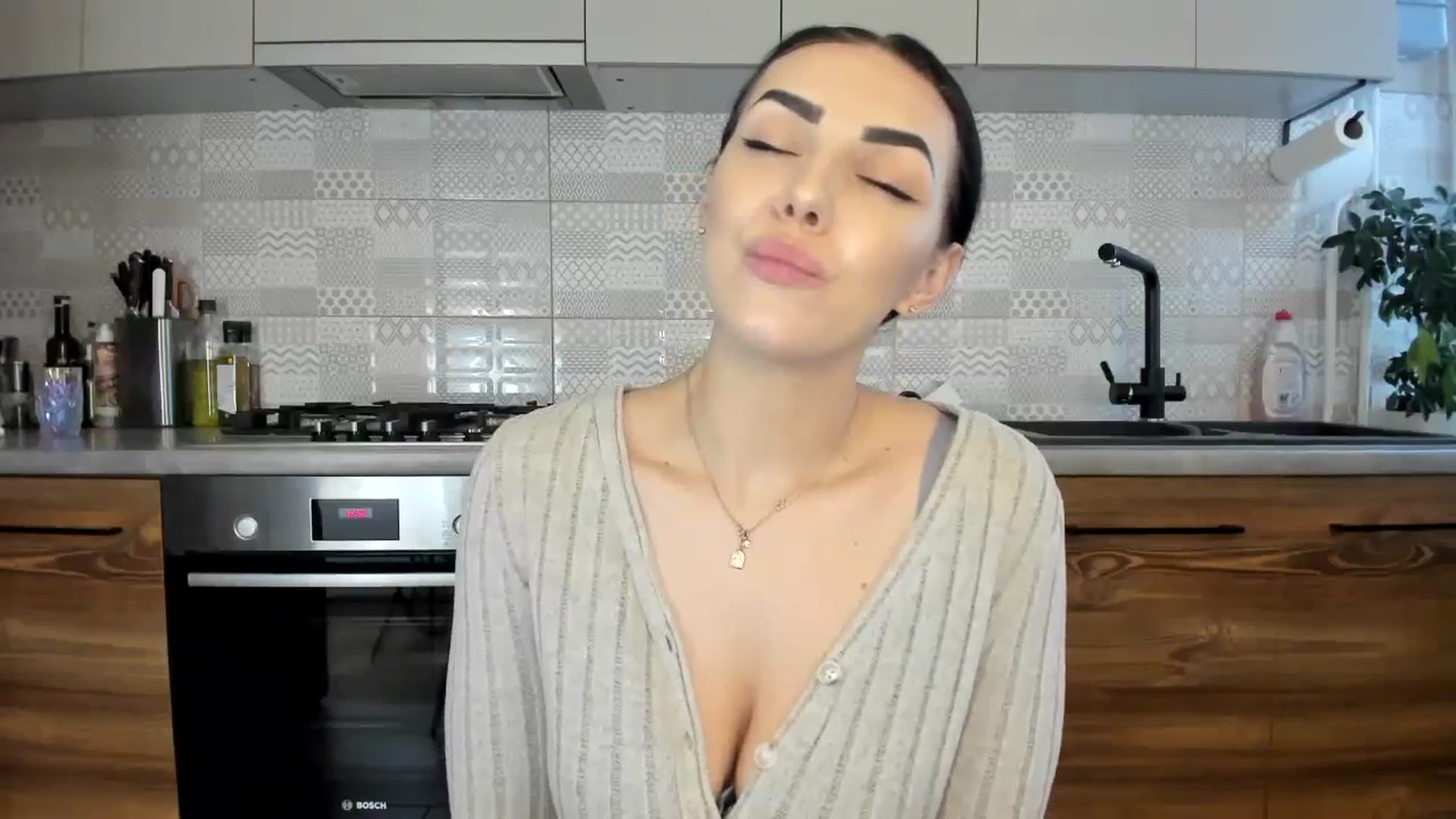 Gallery image thumbnail from MissNelly_'s myfreecams stream on, 02/20/2024, 13:42 image 13 of 20