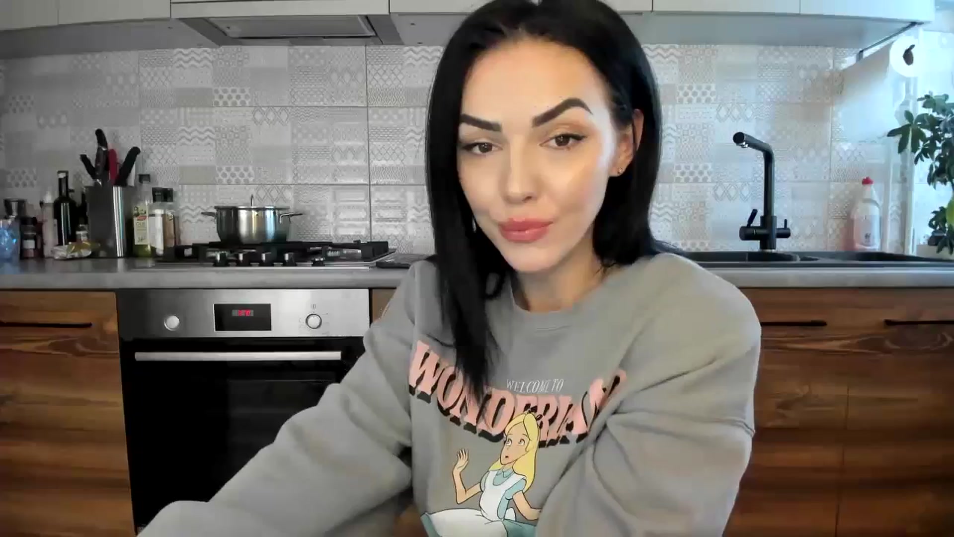 Gallery image thumbnail from MissNelly_'s myfreecams stream on, 02/26/2024, 12:15 image 14 of 20