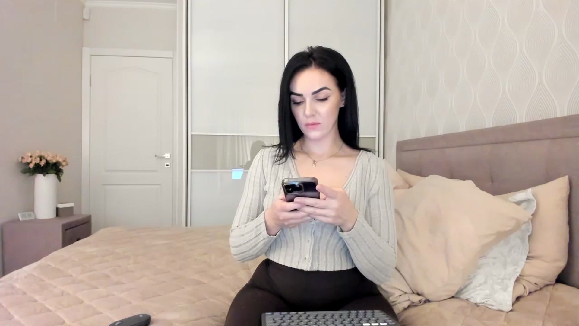 Gallery image thumbnail from MissNelly_'s myfreecams stream on, 03/13/2024, 19:23 image 10 of 20