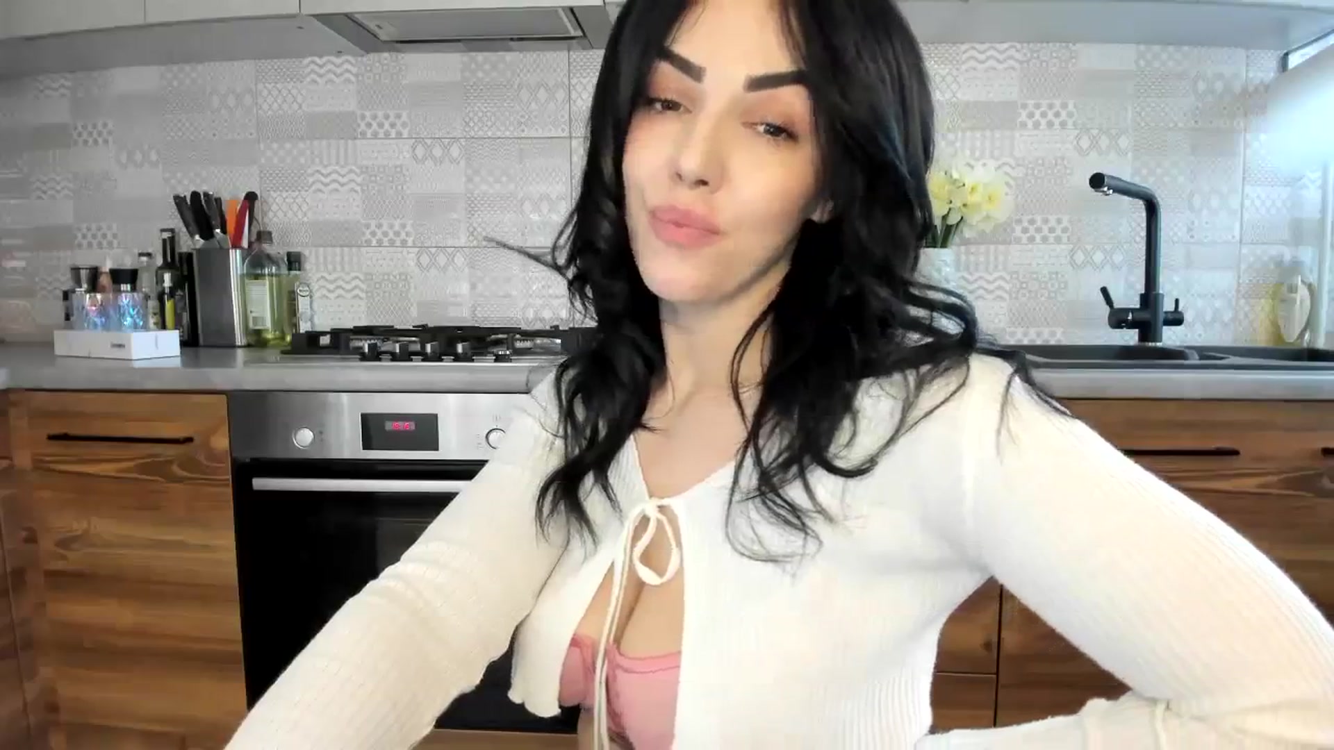 Gallery image thumbnail from MissNelly_'s myfreecams stream on, 03/30/2024, 13:42 image 15 of 20