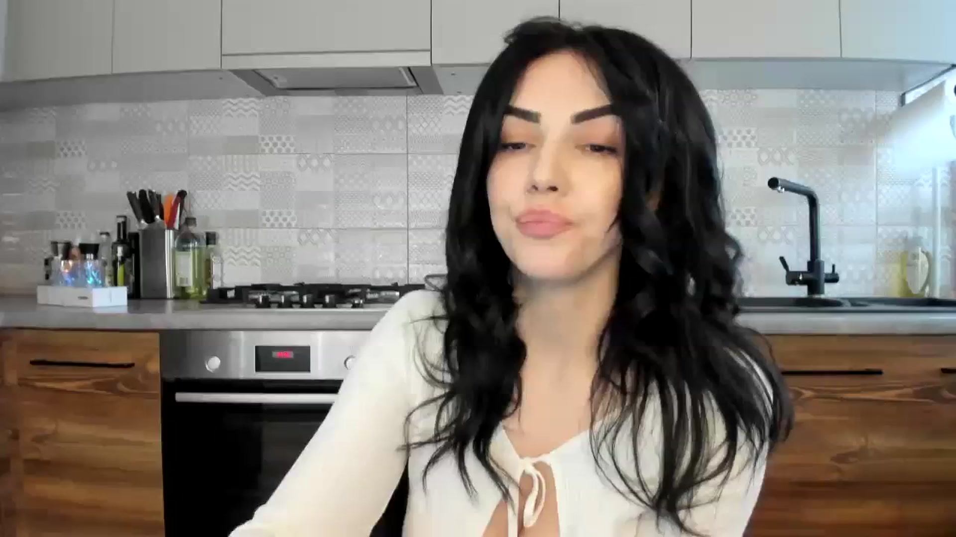 Gallery image thumbnail from MissNelly_'s myfreecams stream on, 03/30/2024, 13:42 image 10 of 20