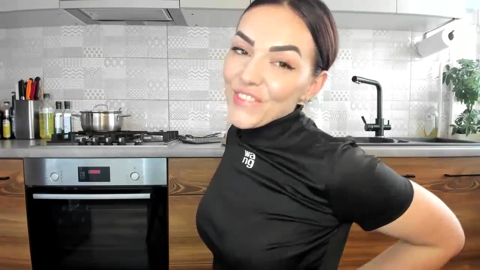 Gallery image thumbnail from MissNelly_'s myfreecams stream on, 04/14/2024, 12:33 image 12 of 20