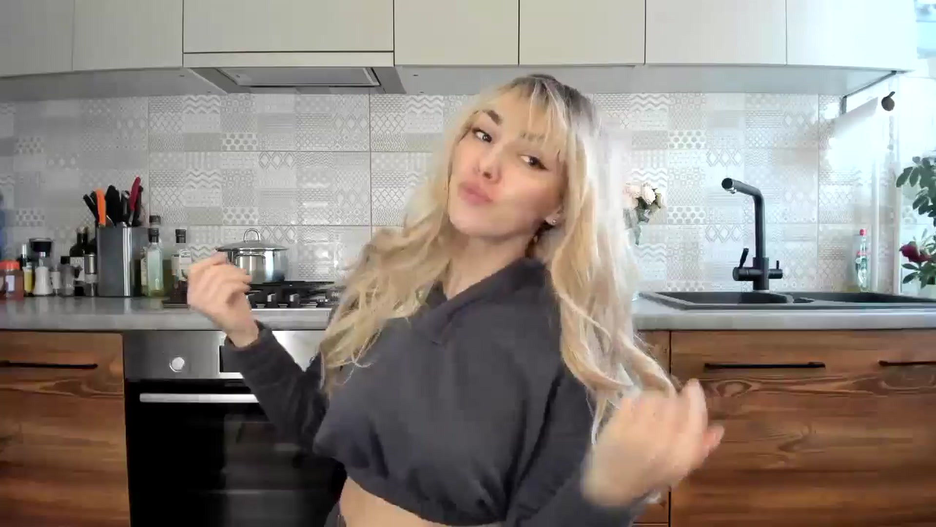 Gallery image thumbnail from MissNelly_'s myfreecams stream on, 04/26/2024, 13:28 image 19 of 20