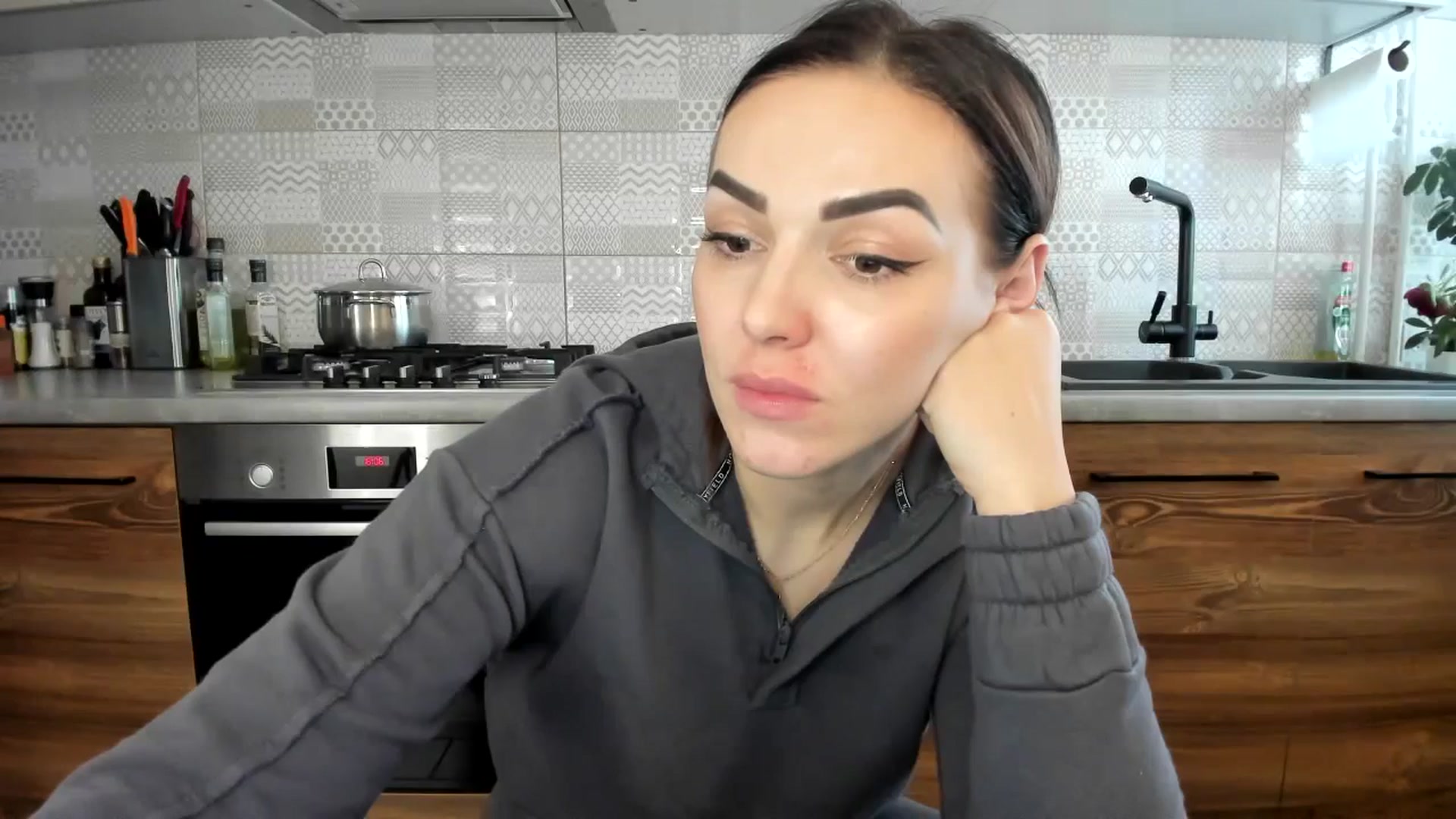 Gallery image thumbnail from MissNelly_'s myfreecams stream on, 04/26/2024, 13:28 image 17 of 20
