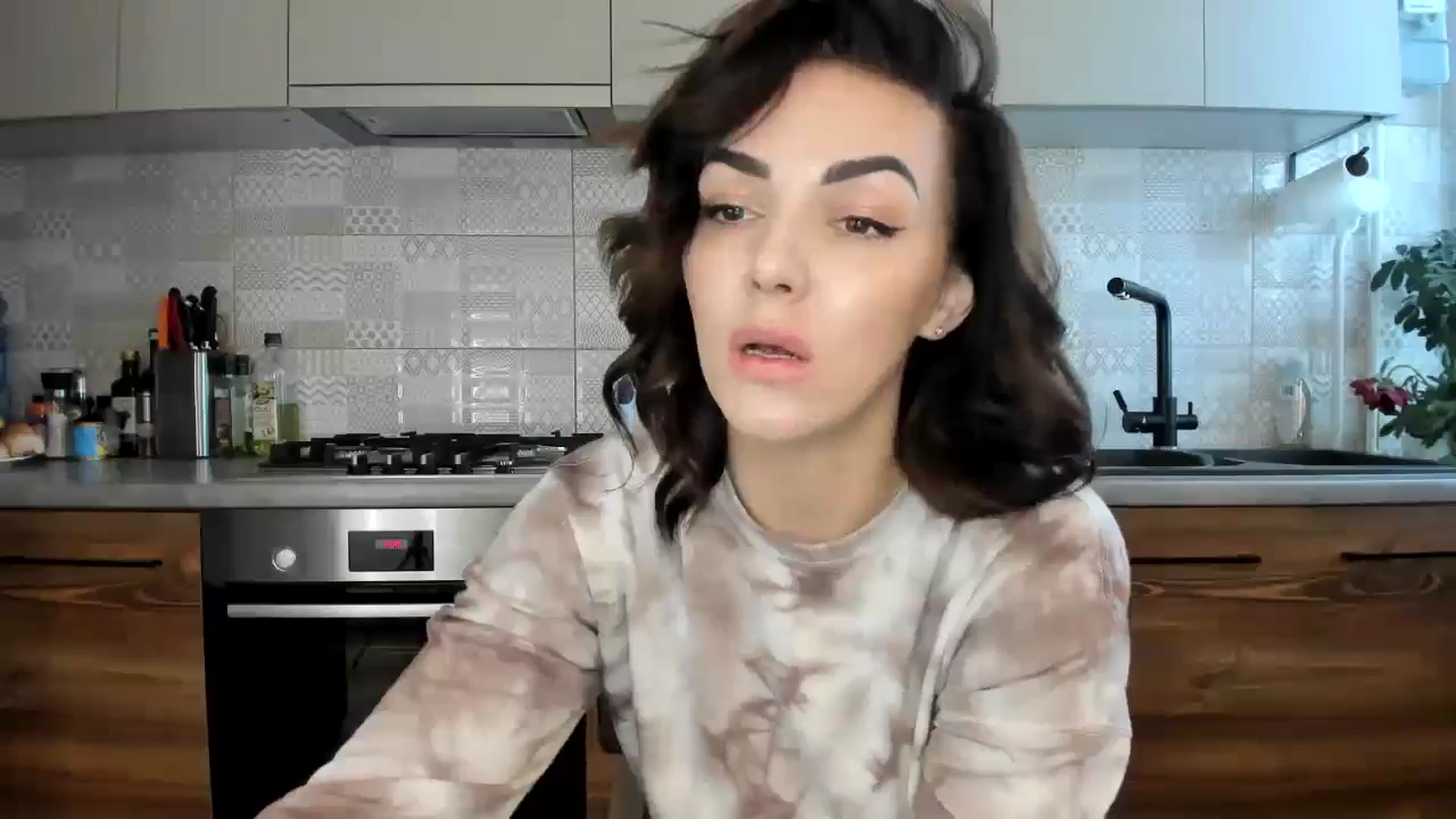 Gallery image thumbnail from MissNelly_'s myfreecams stream on, 04/27/2024, 13:01 image 13 of 20