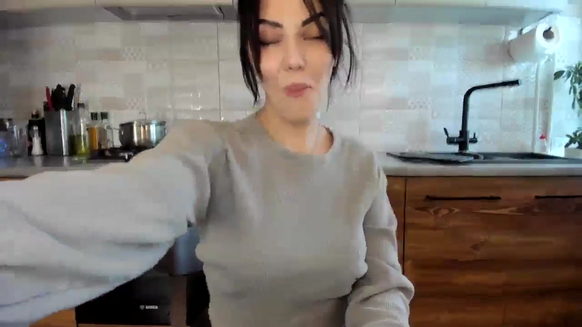 Gallery image thumbnail from MissNelly_'s myfreecams stream on, 05/09/2024, 11:36 image 4 of 20