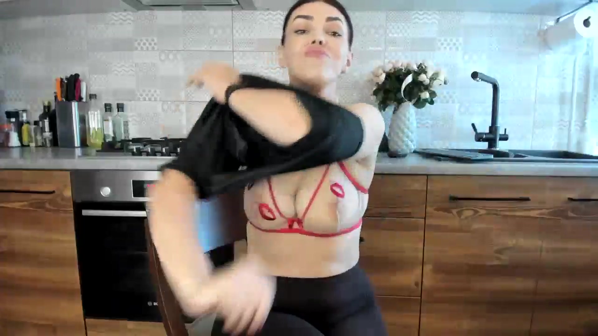 Gallery image thumbnail from MissNelly_'s myfreecams stream on, 05/13/2024, 13:37 image 3 of 20