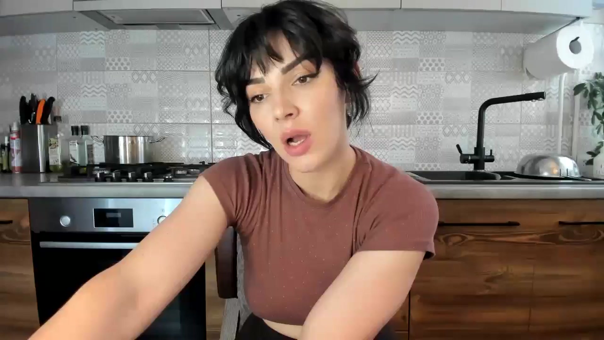 Gallery image thumbnail from MissNelly_'s myfreecams stream on, 05/25/2024, 14:18 image 15 of 20