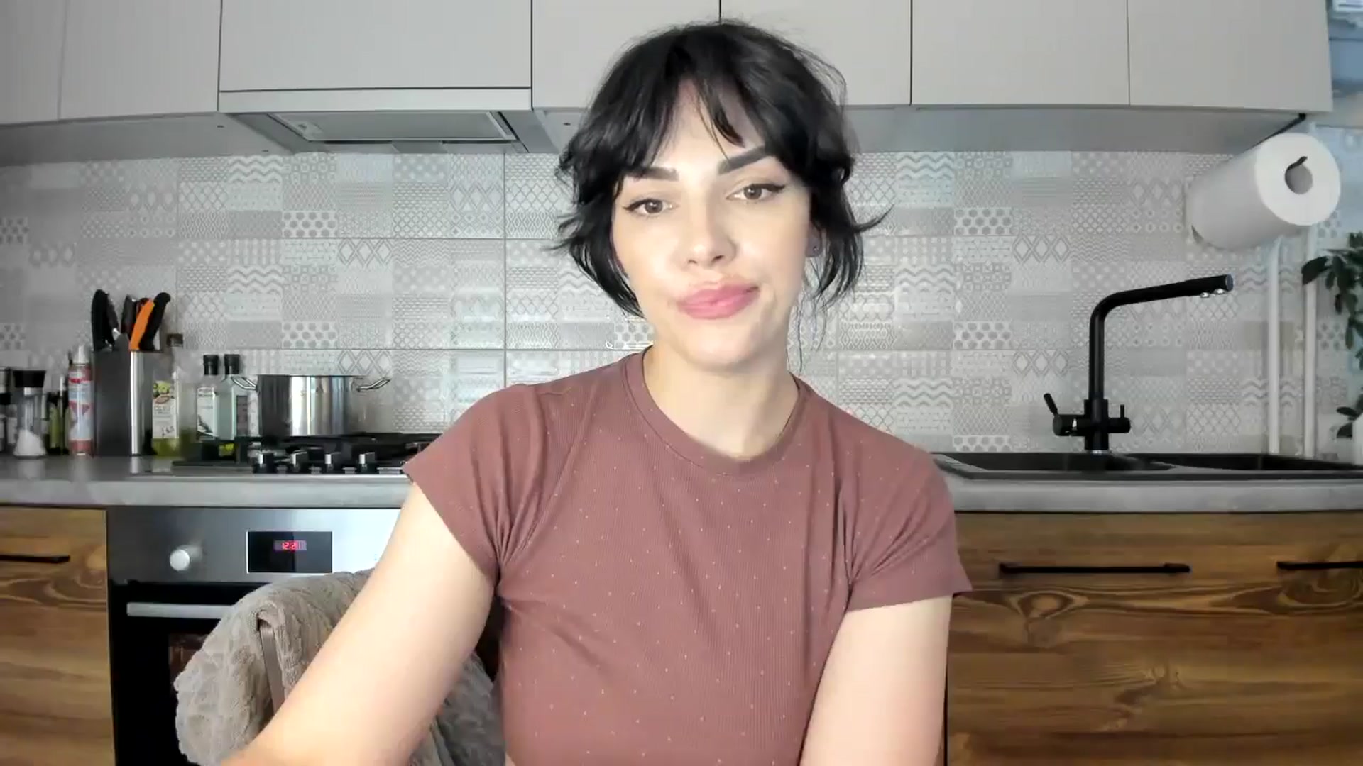 Gallery image thumbnail from MissNelly_'s myfreecams stream on, 05/25/2024, 15:13 image 8 of 20