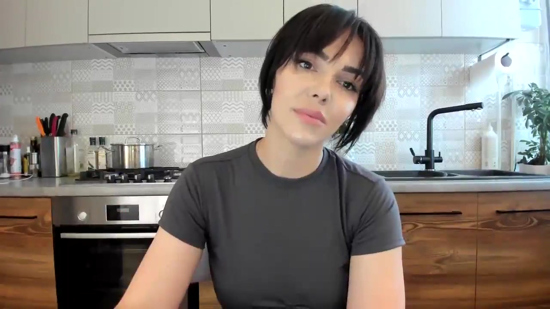Gallery image thumbnail from MissNelly_'s myfreecams stream on, 06/06/2024, 13:49 image 16 of 20