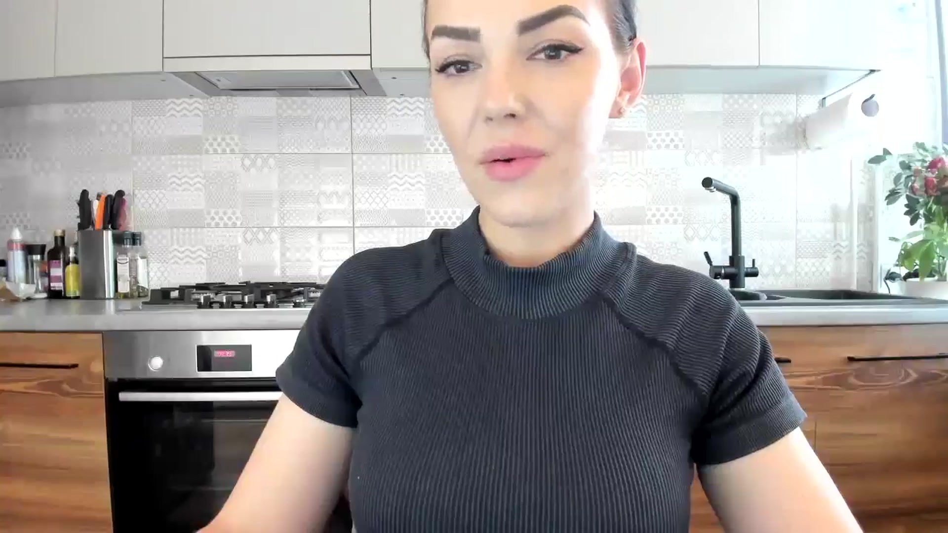 Gallery image thumbnail from MissNelly_'s myfreecams stream on, 06/13/2024, 13:23 image 7 of 20