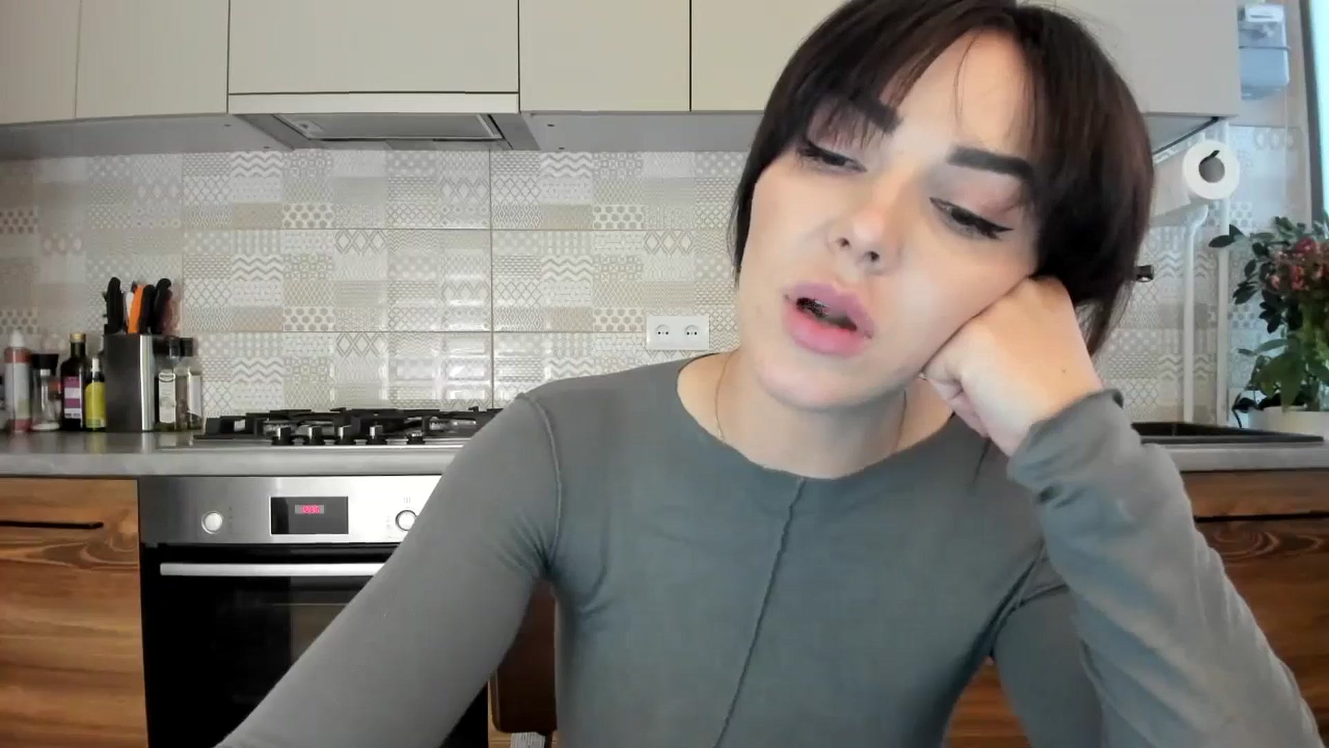 Gallery image thumbnail from MissNelly_'s myfreecams stream on, 06/13/2024, 15:20 image 15 of 20
