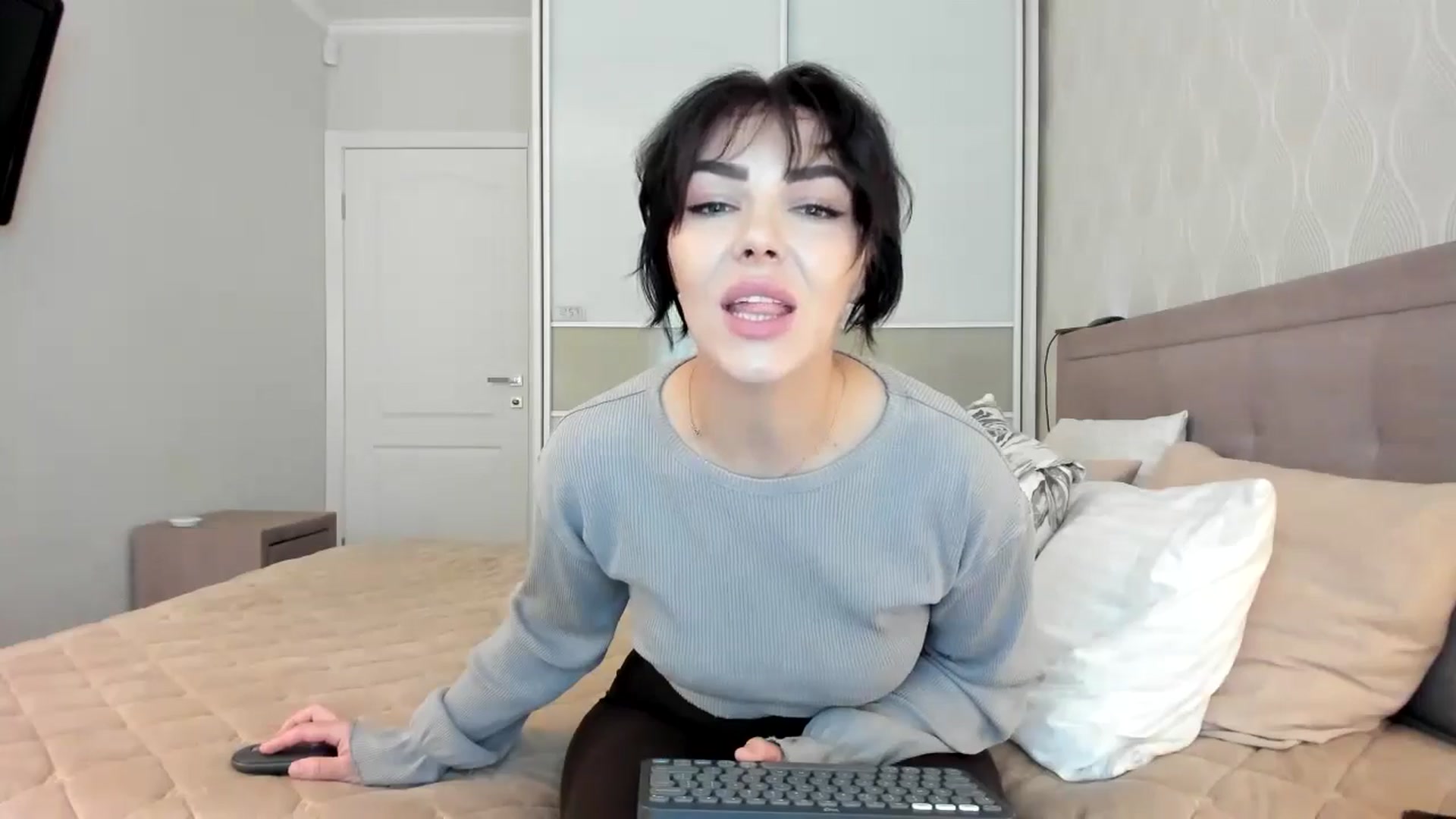 Gallery image thumbnail from MissNelly_'s myfreecams stream on, 06/14/2024, 11:03 image 7 of 20