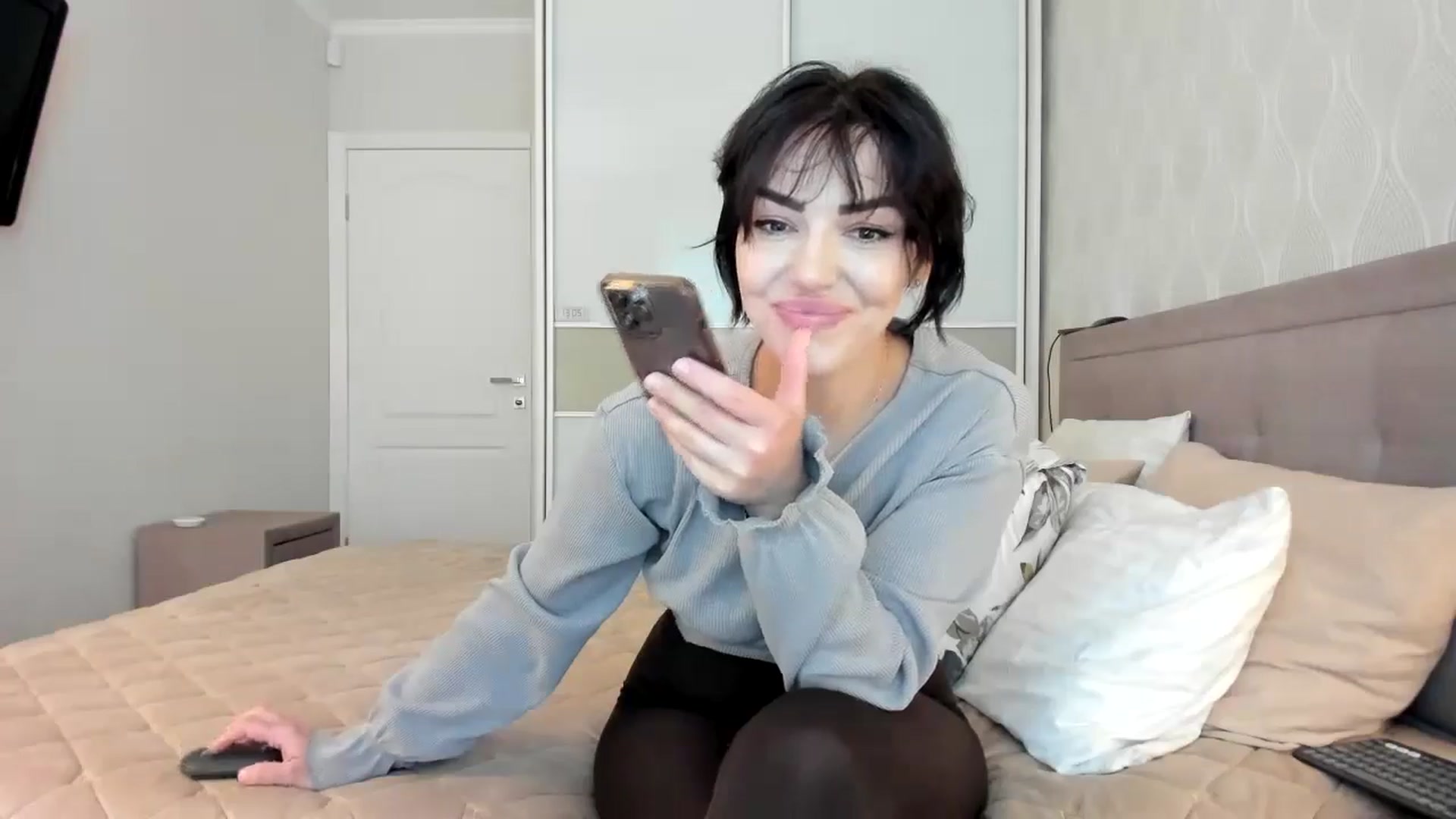 Gallery image thumbnail from MissNelly_'s myfreecams stream on, 06/14/2024, 11:03 image 9 of 20