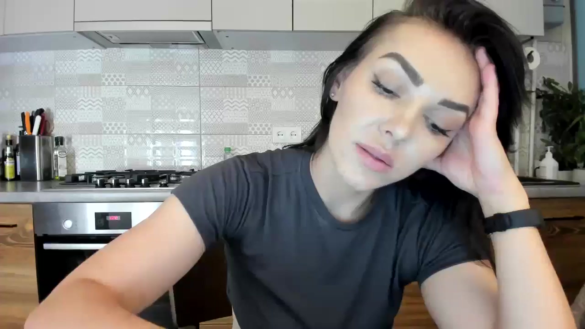 Gallery image thumbnail from MissNelly_'s myfreecams stream on, 06/22/2024, 12:26 image 14 of 20