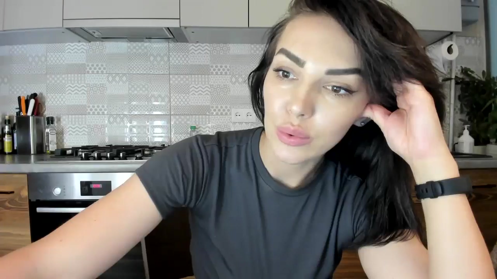 Gallery image thumbnail from MissNelly_'s myfreecams stream on, 06/22/2024, 12:26 image 7 of 20