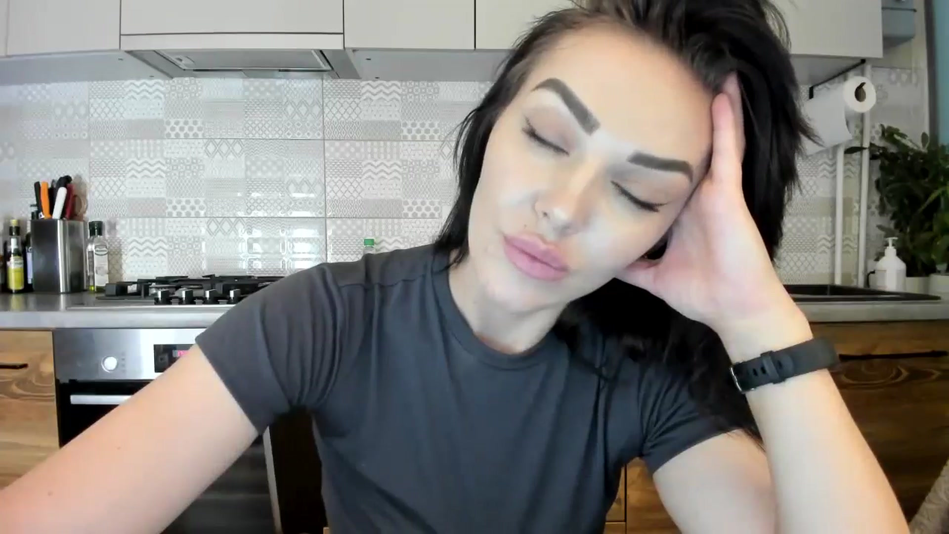 Gallery image thumbnail from MissNelly_'s myfreecams stream on, 06/22/2024, 12:26 image 11 of 20