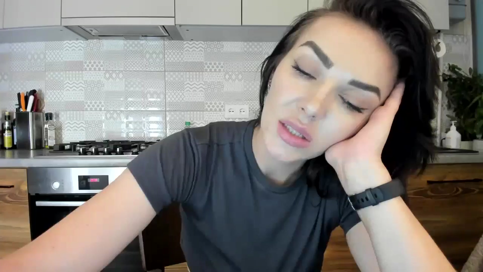 Gallery image thumbnail from MissNelly_'s myfreecams stream on, 06/22/2024, 12:26 image 13 of 20