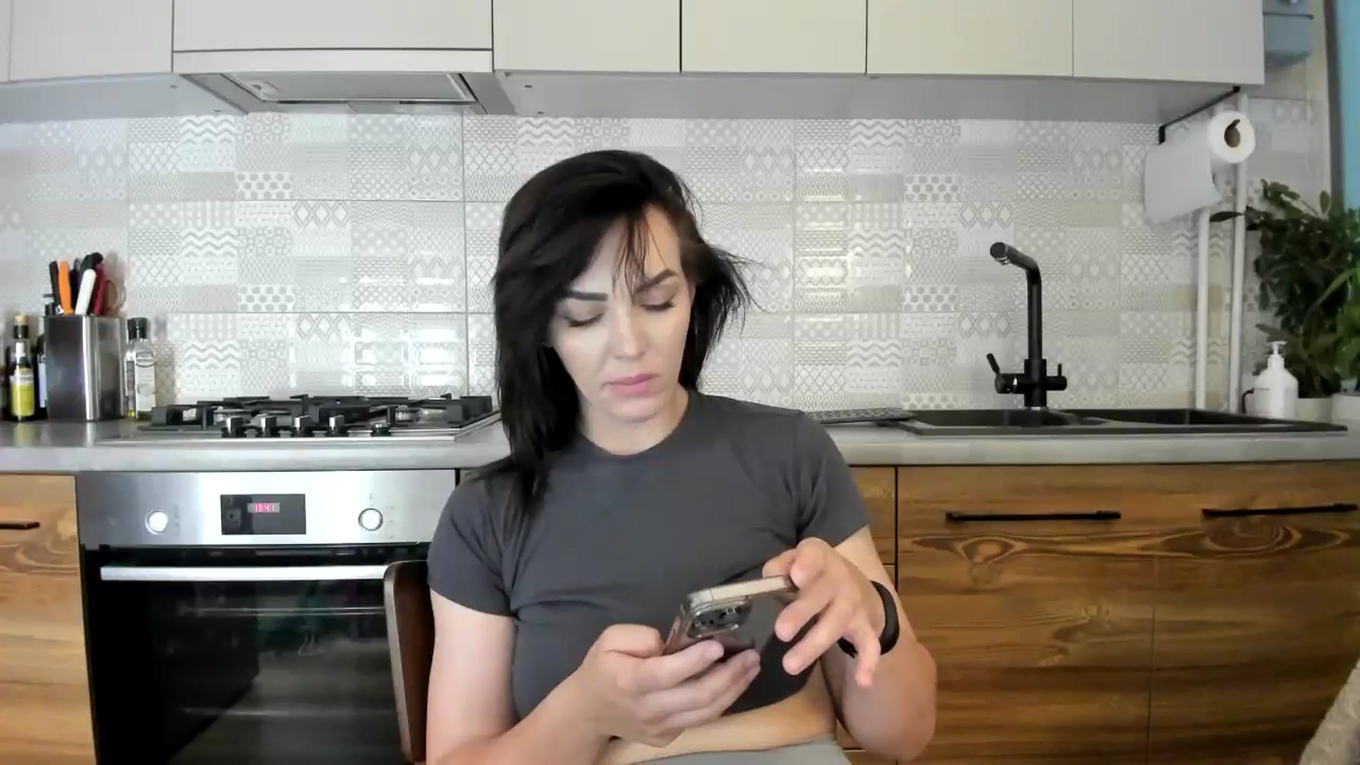 Gallery image thumbnail from MissNelly_'s myfreecams stream on, 06/22/2024, 12:26 image 15 of 20