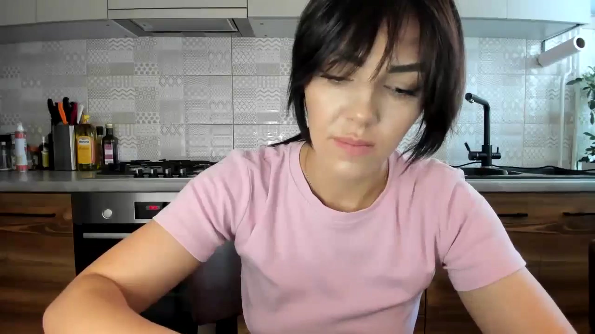 Gallery image thumbnail from MissNelly_'s myfreecams stream on, 06/29/2024, 12:19 image 12 of 20