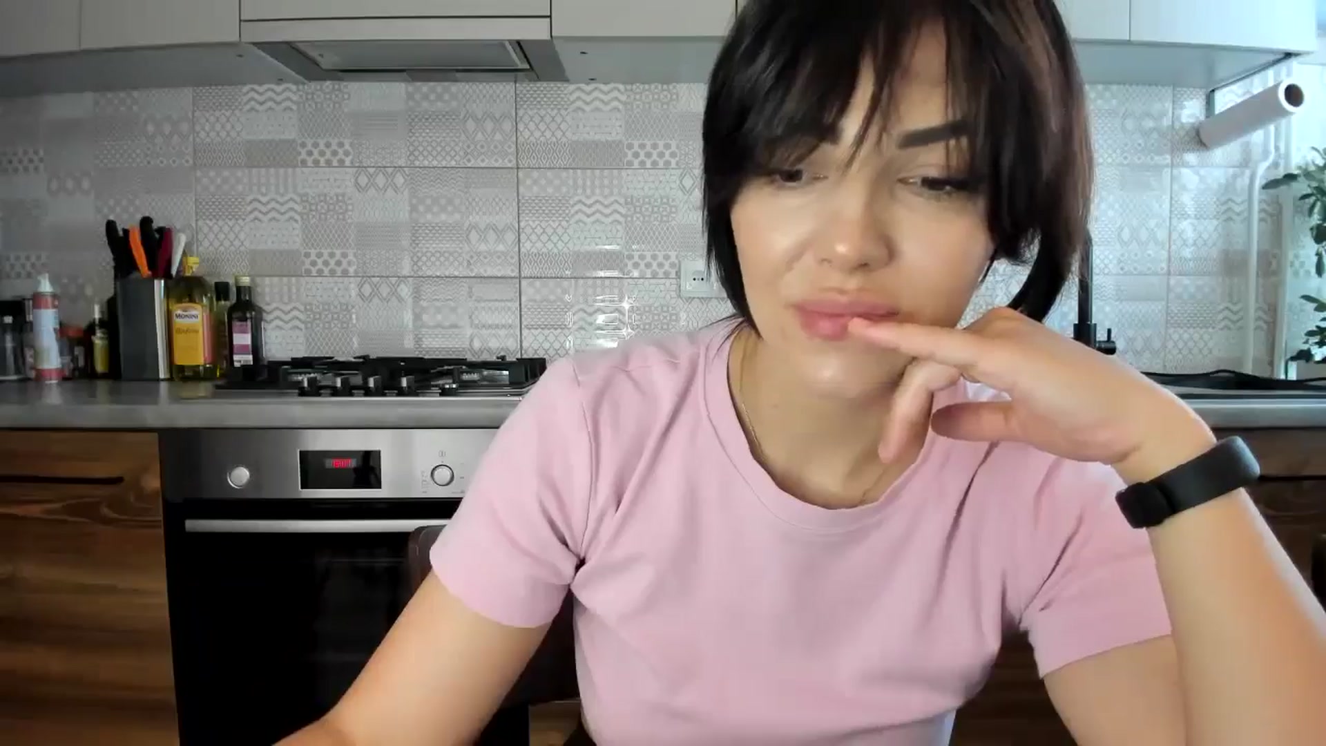 Gallery image thumbnail from MissNelly_'s myfreecams stream on, 06/29/2024, 12:19 image 13 of 20