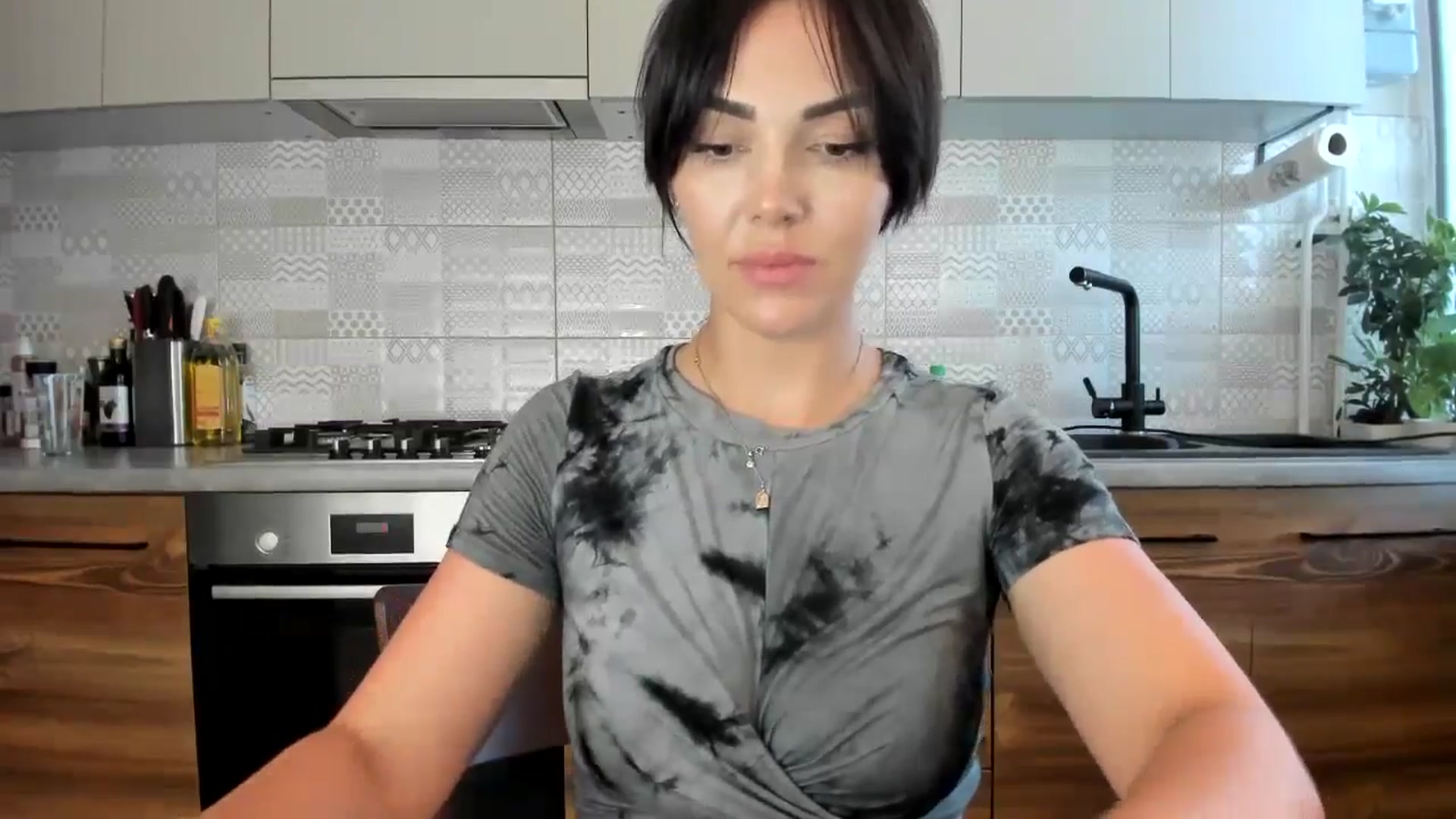 Gallery image thumbnail from MissNelly_'s myfreecams stream on, 07/09/2024, 18:09 image 8 of 20