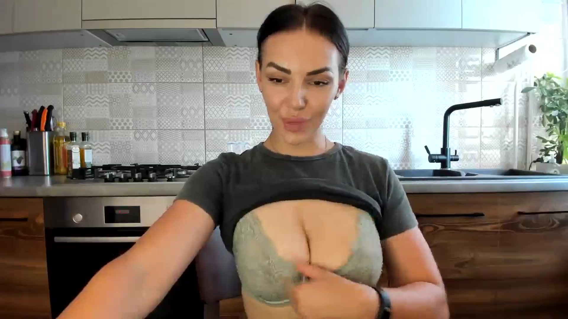 Gallery image thumbnail from MissNelly_'s myfreecams stream on, 07/11/2024, 10:09 image 9 of 20