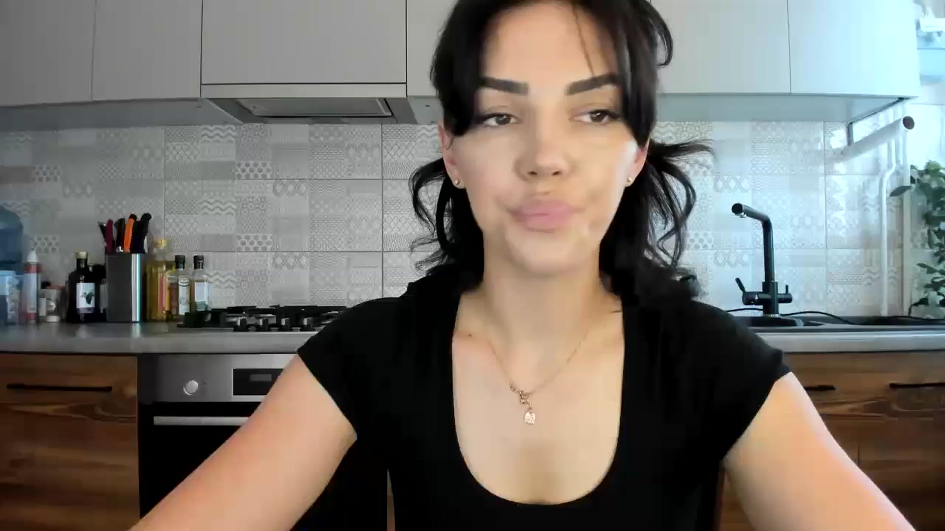 Gallery image thumbnail from MissNelly_'s myfreecams stream on, 07/12/2024, 09:40 image 12 of 20