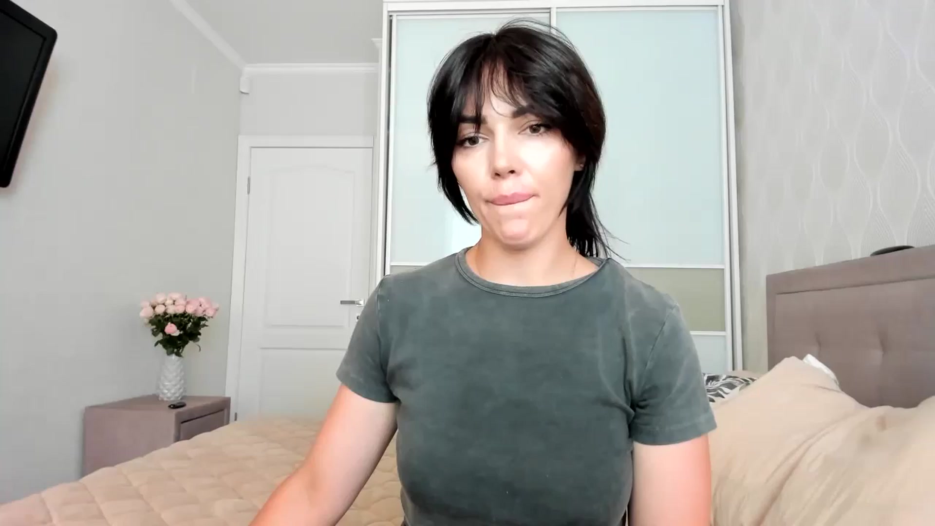 Gallery image thumbnail from MissNelly_'s myfreecams stream on, 07/13/2024, 13:16 image 18 of 20