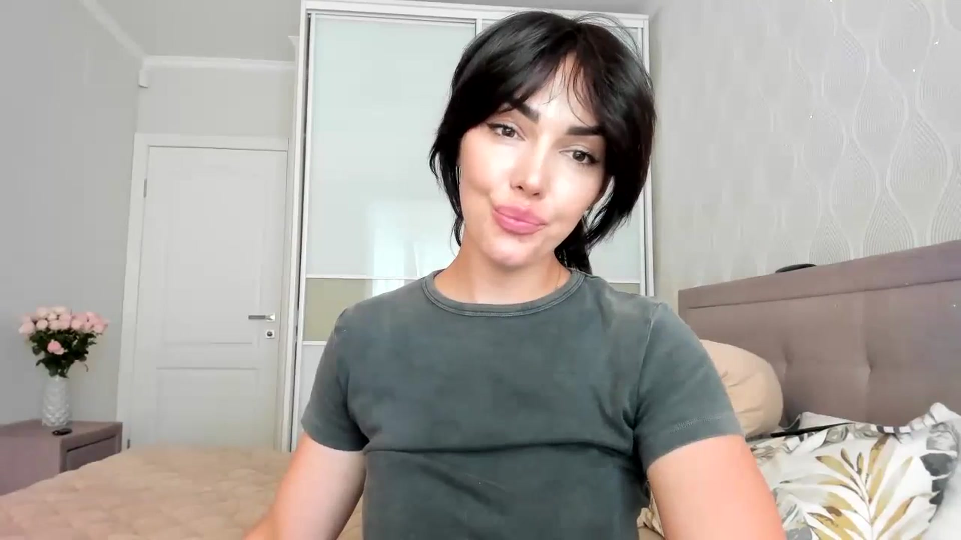 Gallery image thumbnail from MissNelly_'s myfreecams stream on, 07/13/2024, 13:16 image 2 of 20