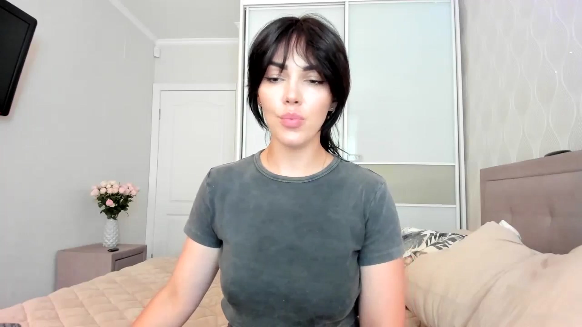 Gallery image thumbnail from MissNelly_'s myfreecams stream on, 07/13/2024, 13:16 image 12 of 20