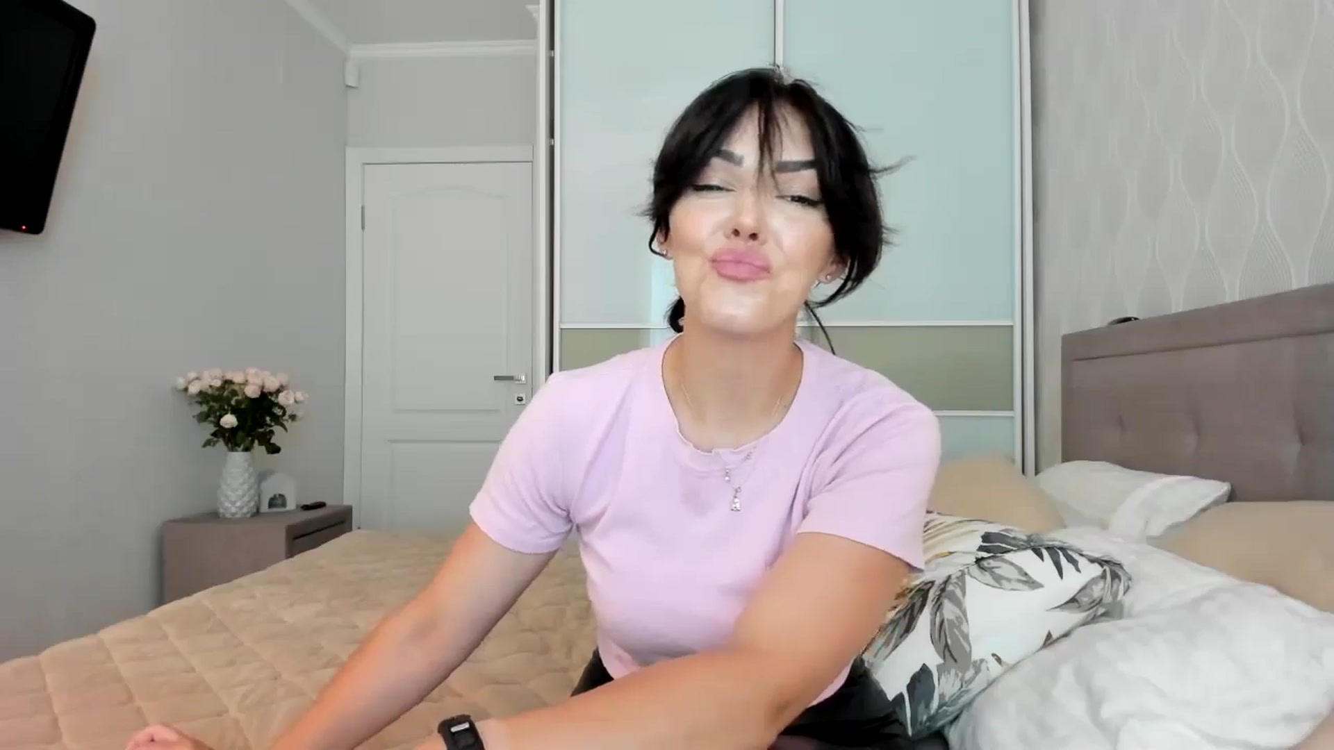 Gallery image thumbnail from MissNelly_'s myfreecams stream on, 07/14/2024, 10:43 image 2 of 20