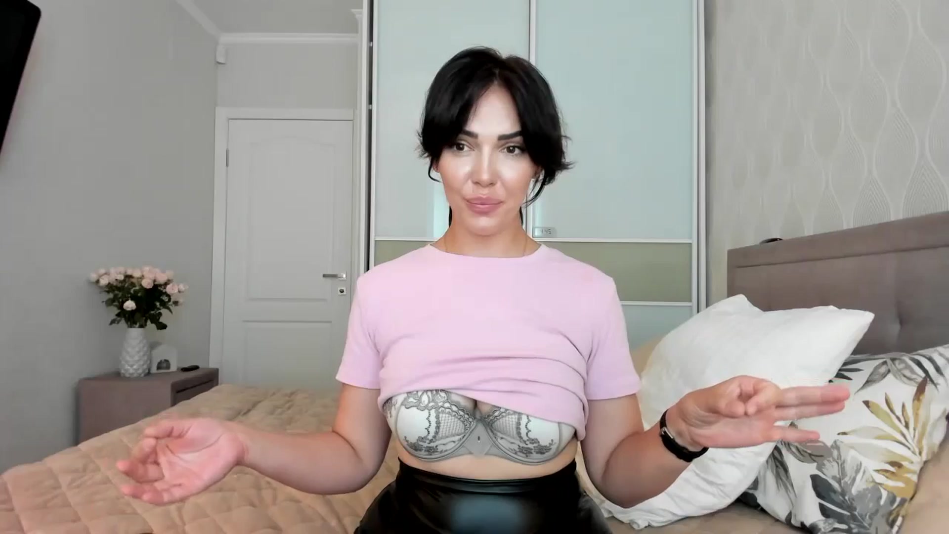 Gallery image thumbnail from MissNelly_'s myfreecams stream on, 07/14/2024, 12:37 image 13 of 20