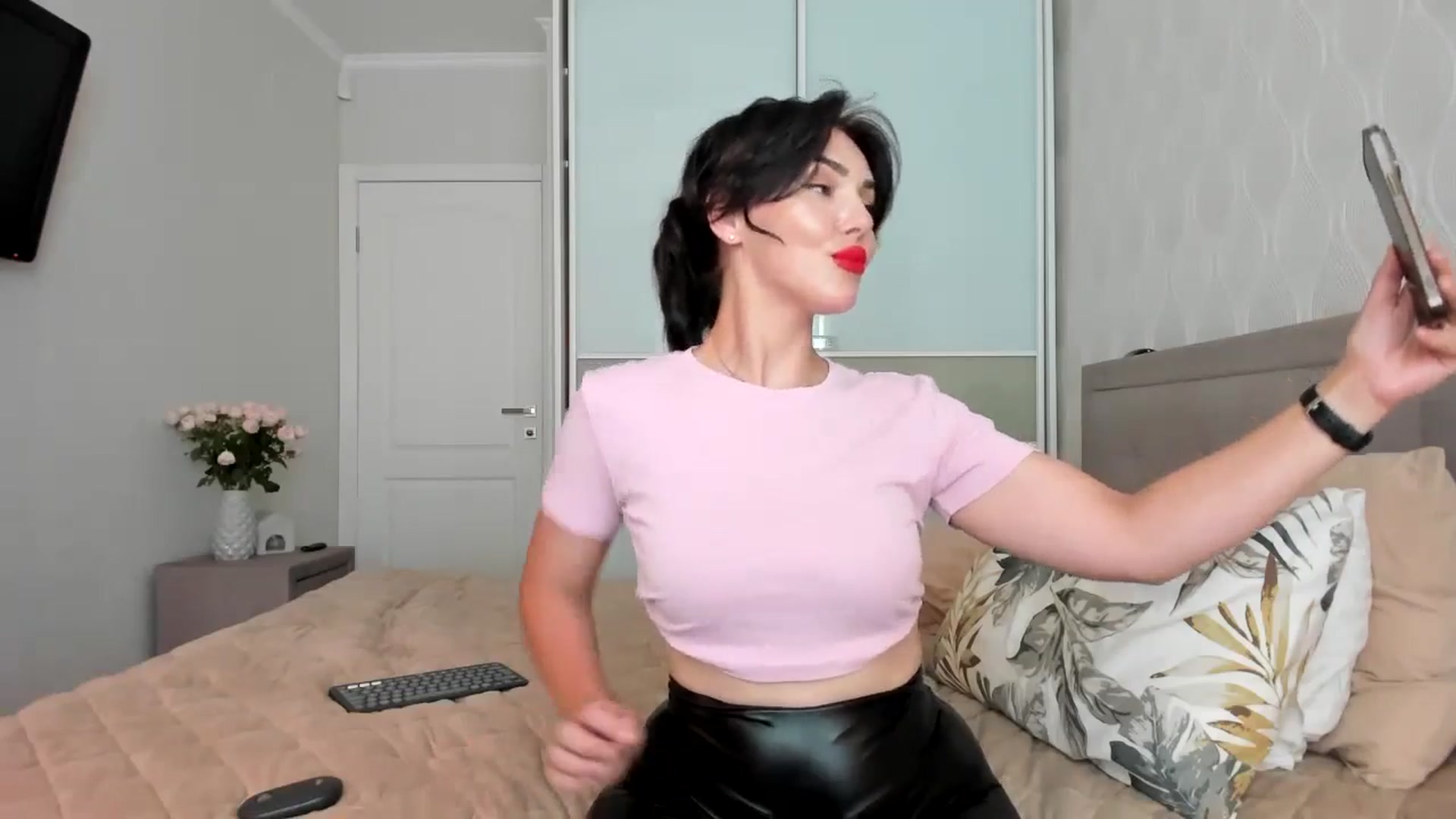Gallery image thumbnail from MissNelly_'s myfreecams stream on, 07/14/2024, 14:00 image 20 of 20