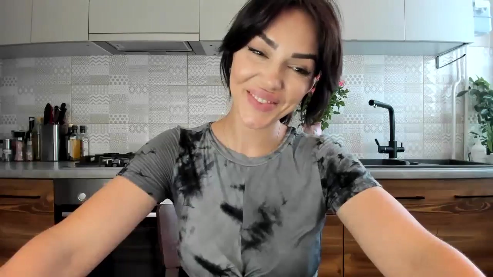 Gallery image thumbnail from MissNelly_'s myfreecams stream on, 07/28/2024, 12:18 image 19 of 20