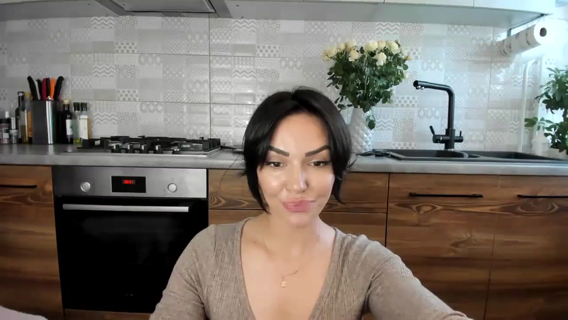 Gallery image thumbnail from MissNelly_'s myfreecams stream on, 08/10/2024, 12:49 image 2 of 20