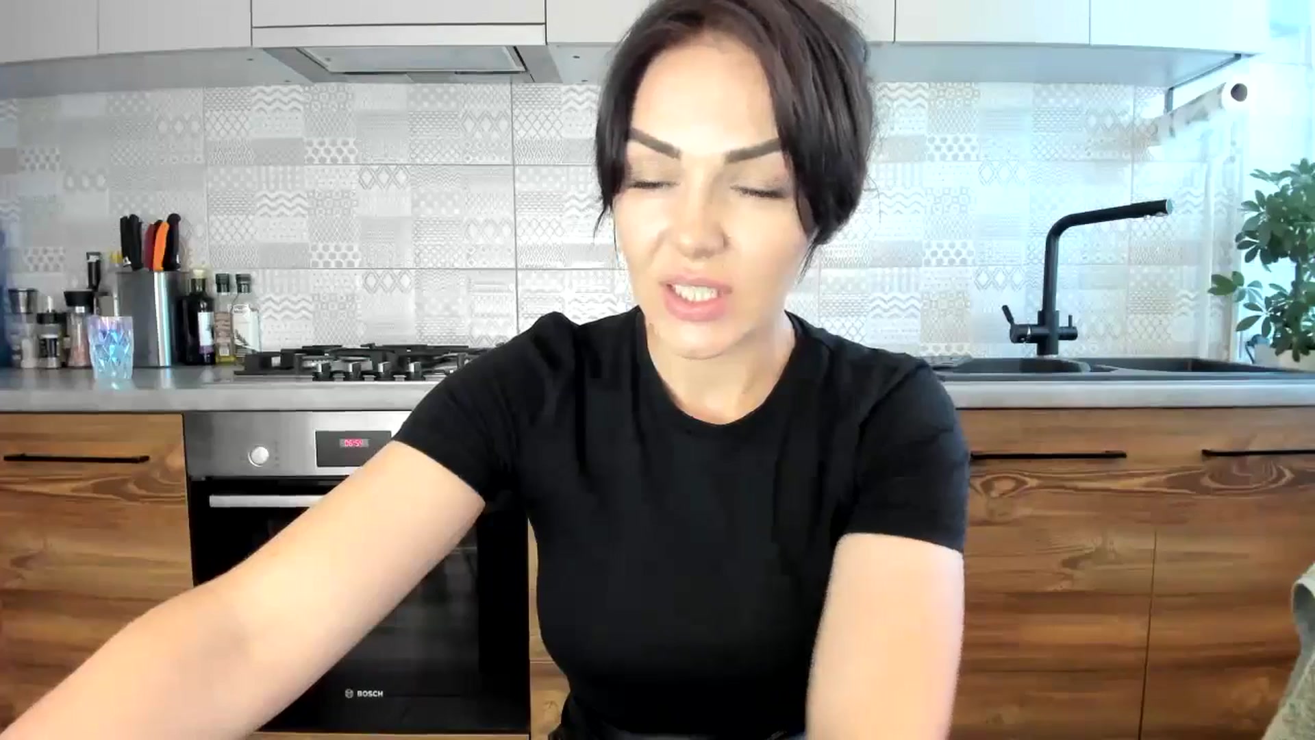 Gallery image thumbnail from MissNelly_'s myfreecams stream on, 08/14/2024, 10:59 image 18 of 20