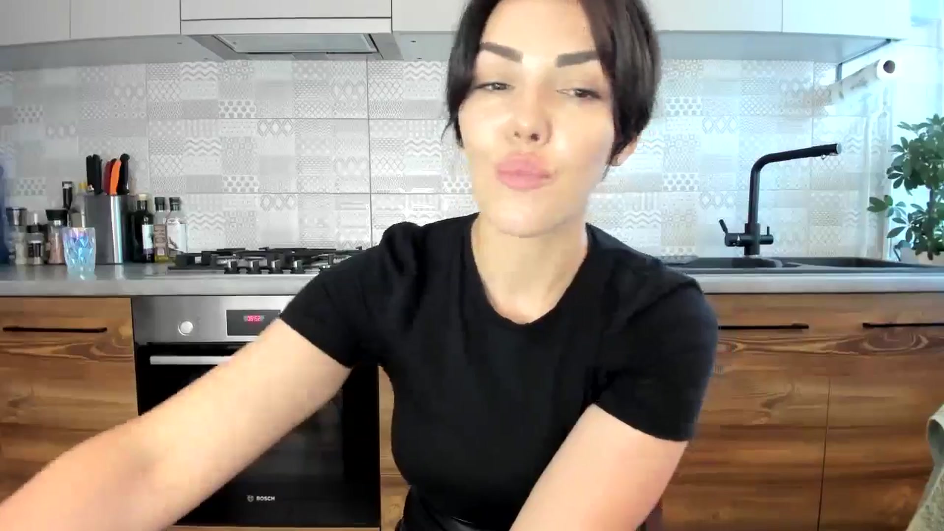 Gallery image thumbnail from MissNelly_'s myfreecams stream on, 08/14/2024, 10:59 image 17 of 20