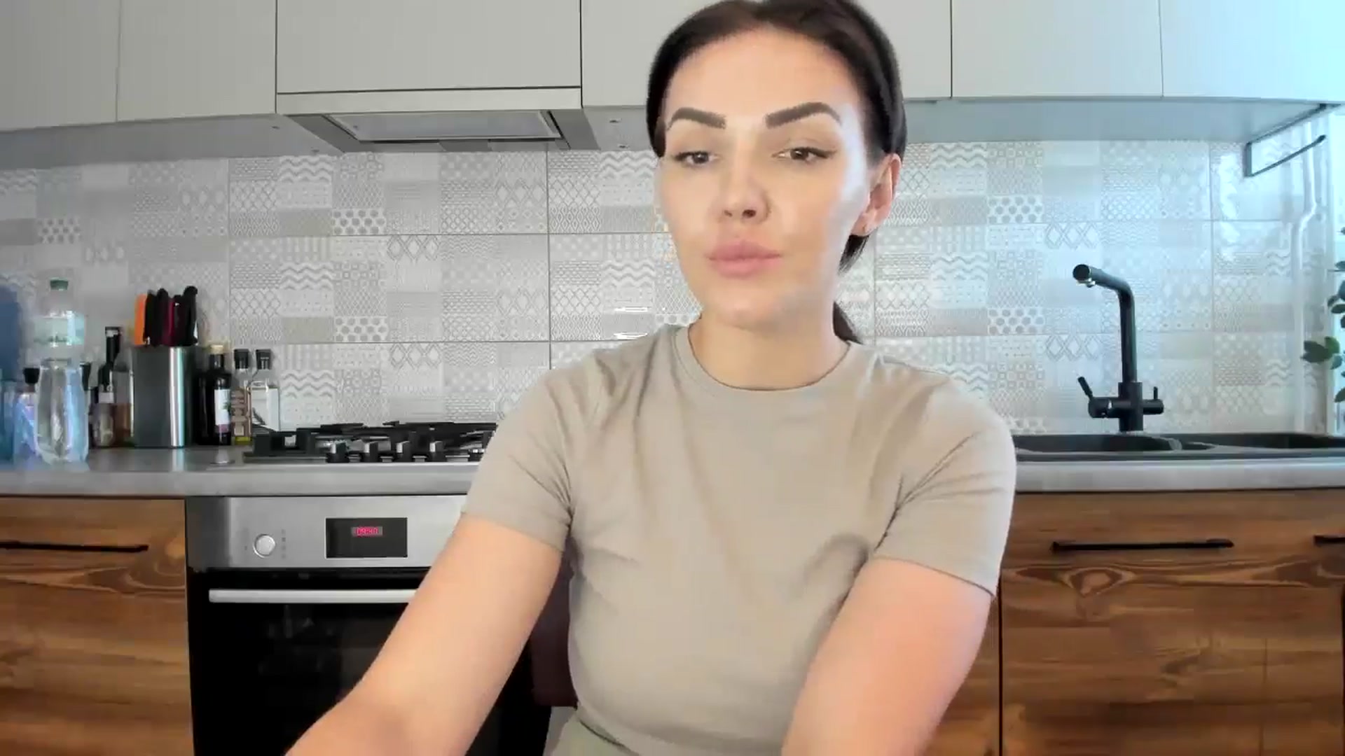 Gallery image thumbnail from MissNelly_'s myfreecams stream on, 08/15/2024, 13:45 image 17 of 20