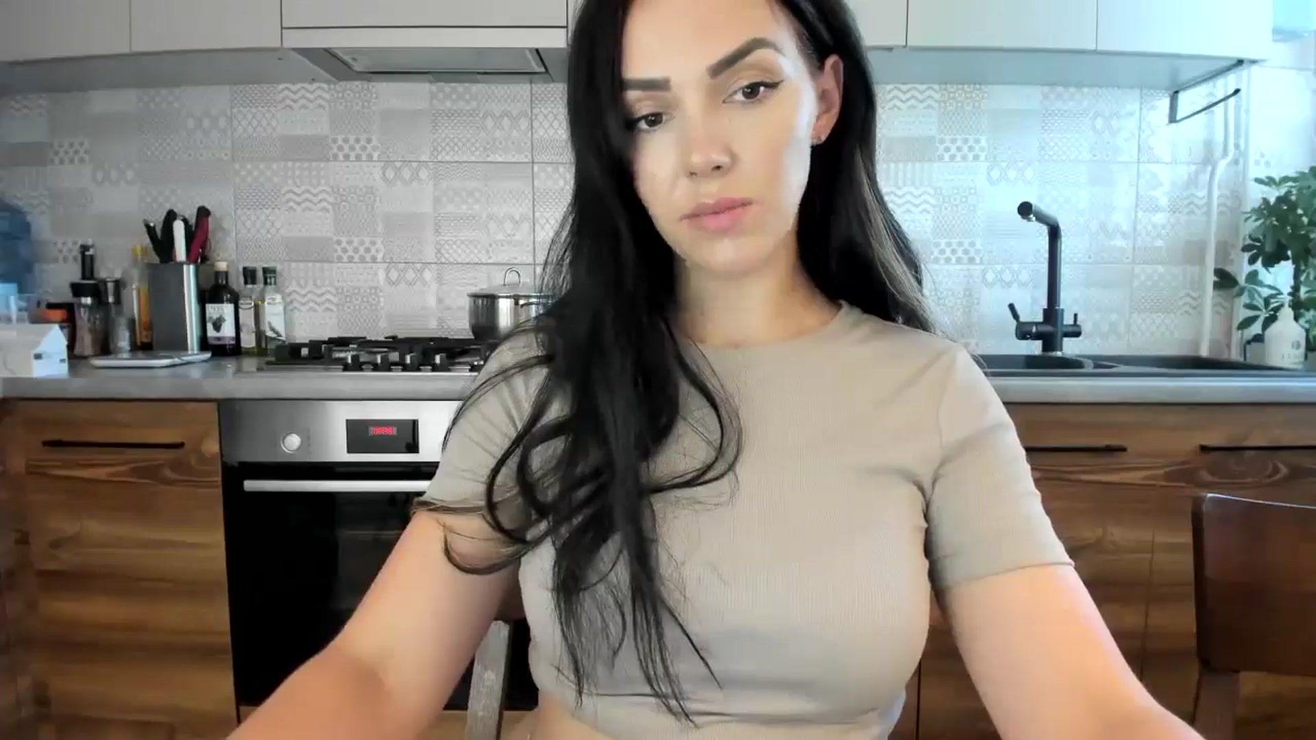 Gallery image thumbnail from MissNelly_'s myfreecams stream on, 08/24/2024, 13:34 image 6 of 20
