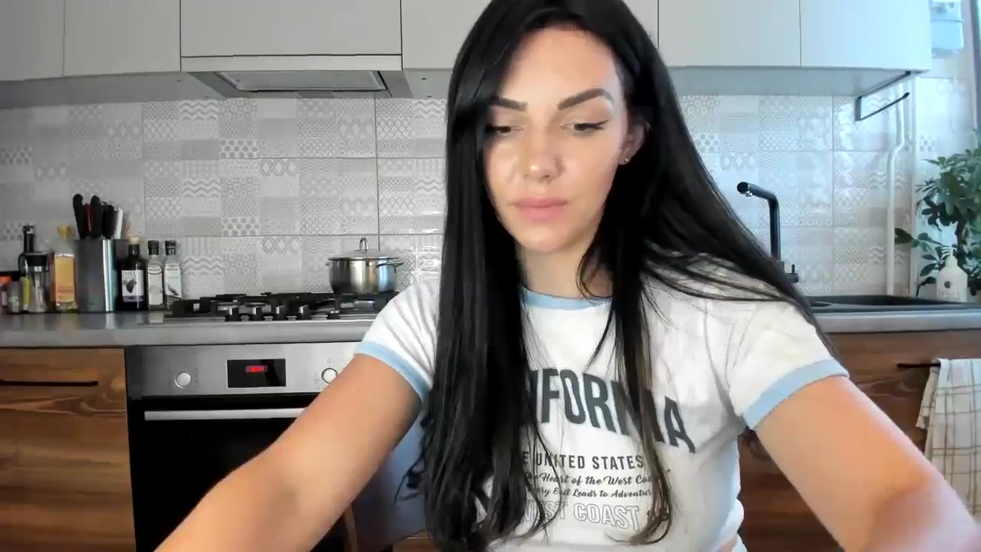 Gallery image thumbnail from MissNelly_'s myfreecams stream on, 08/25/2024, 14:02 image 16 of 20