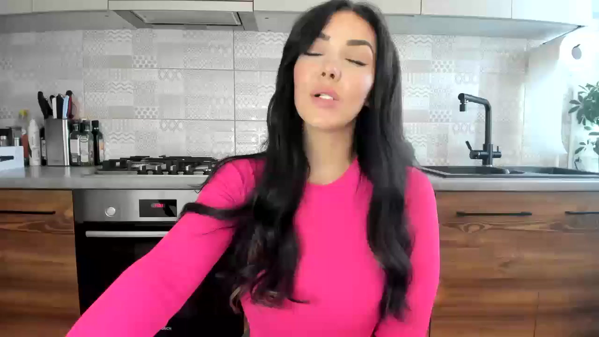 Gallery image thumbnail from MissNelly_'s myfreecams stream on, 09/25/2024, 12:21 image 12 of 20