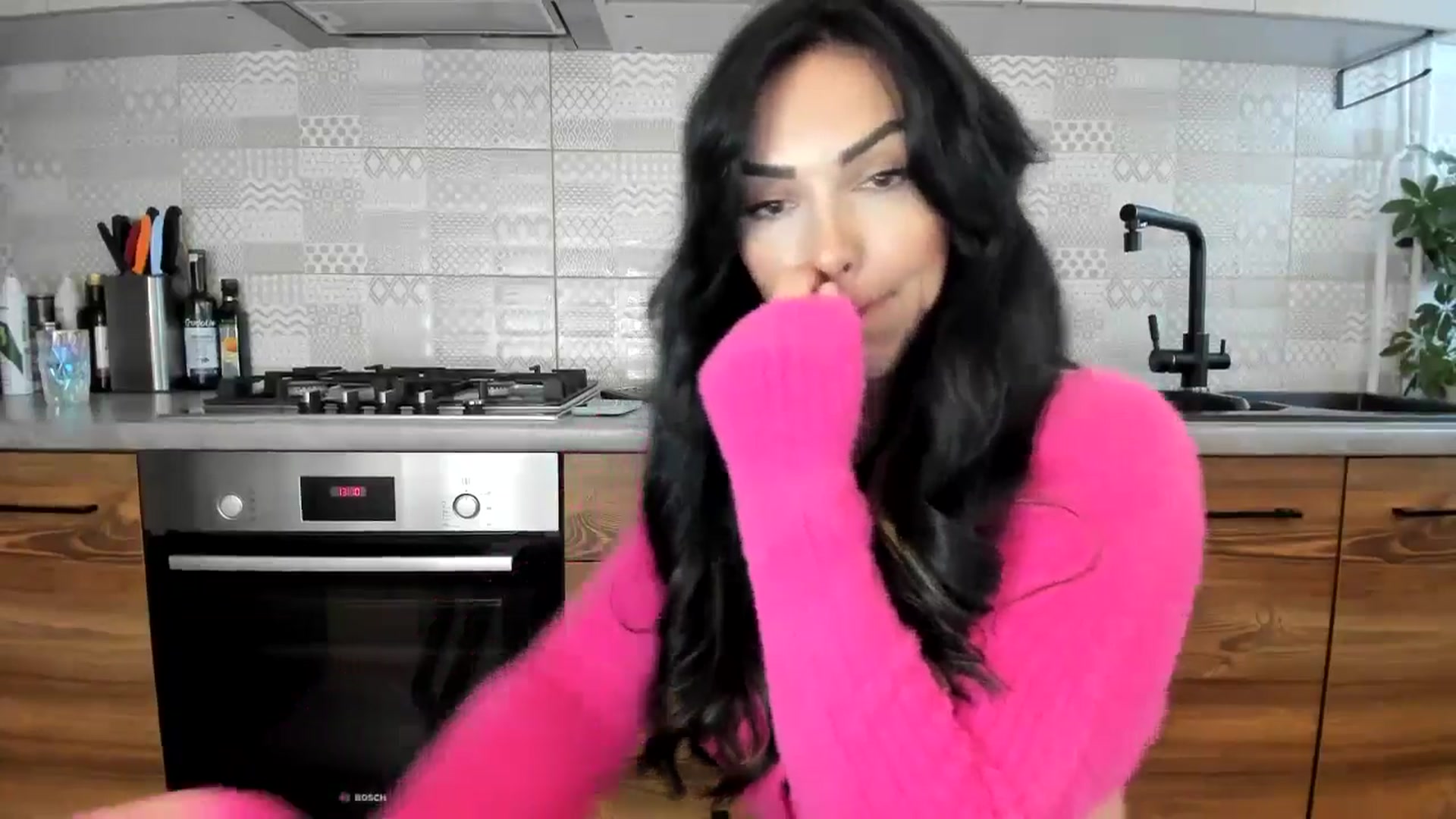 Gallery image thumbnail from MissNelly_'s myfreecams stream on, 10/06/2024, 10:48 image 9 of 20